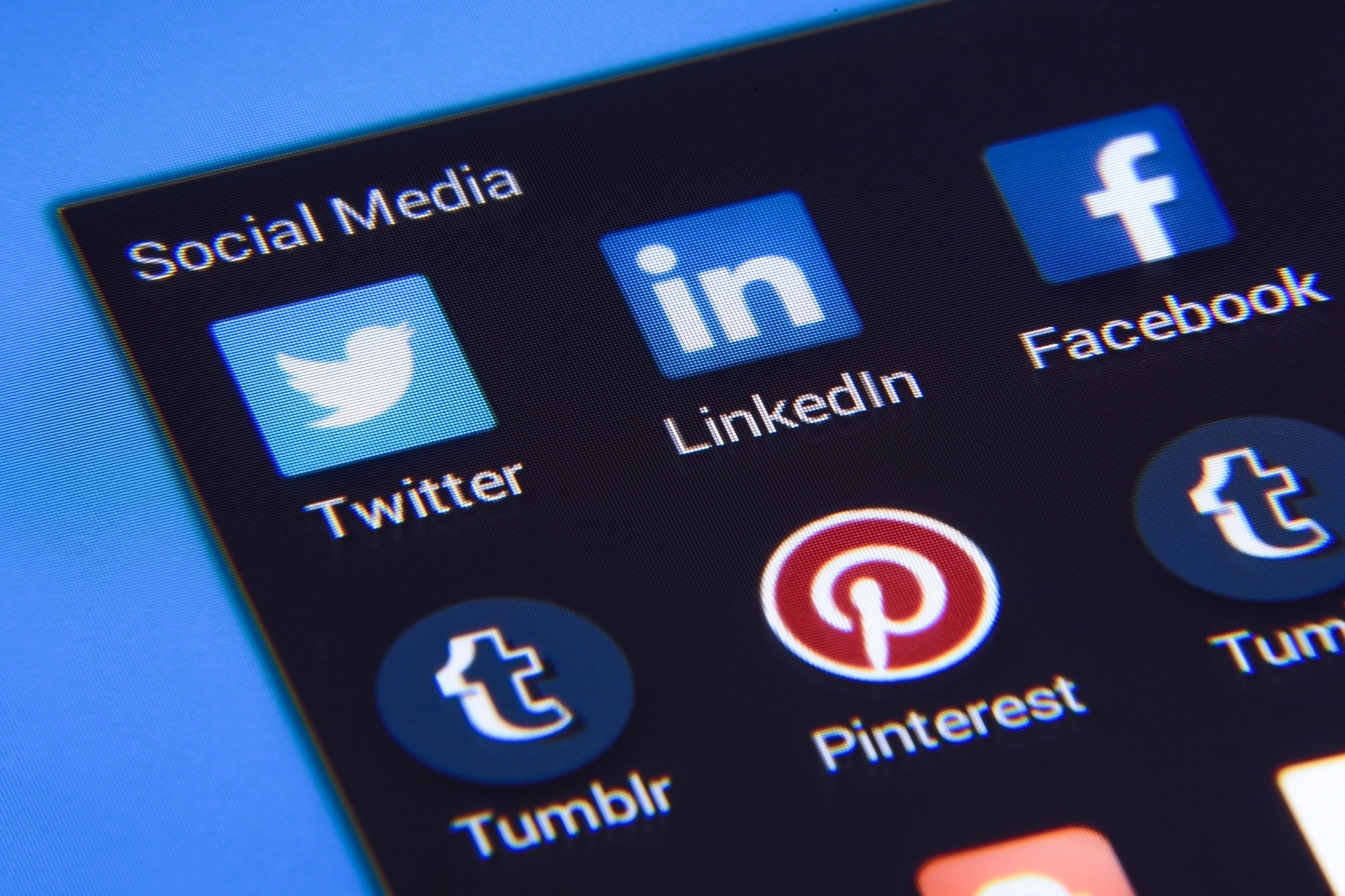 social-media-gdb2b1ce3e_1920.jpg